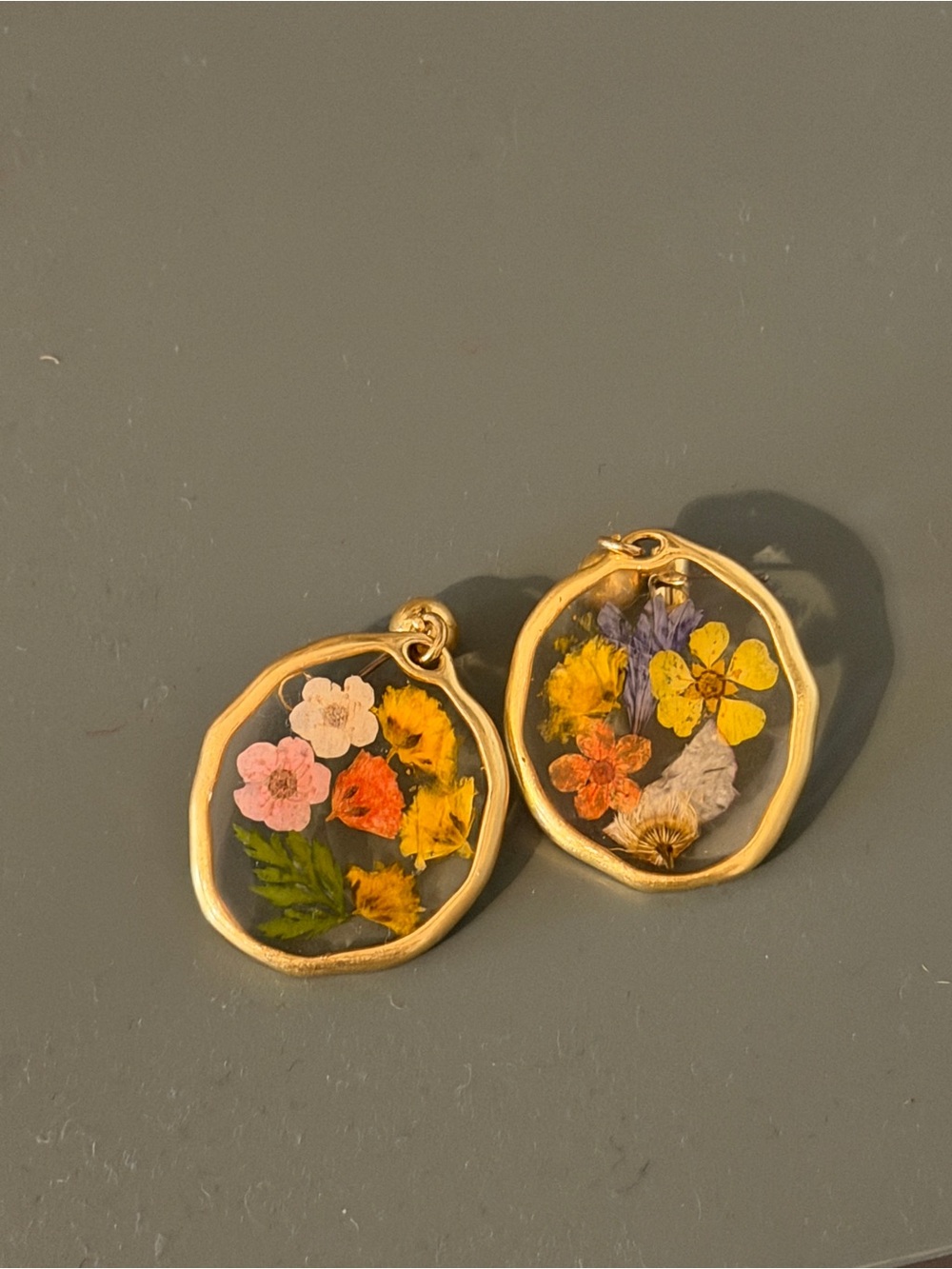 Madewell Gold Floral Resin Drop Earrings with Multicolor Dried Flowers